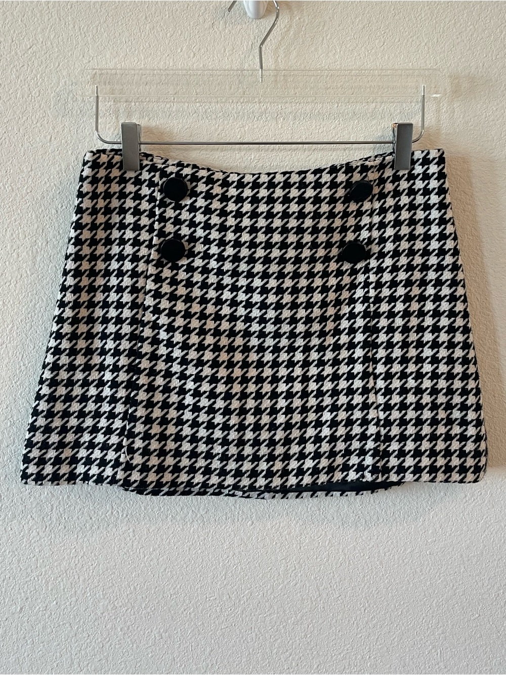 Express Black & White Houndstooth Button-Front Mini Skirt